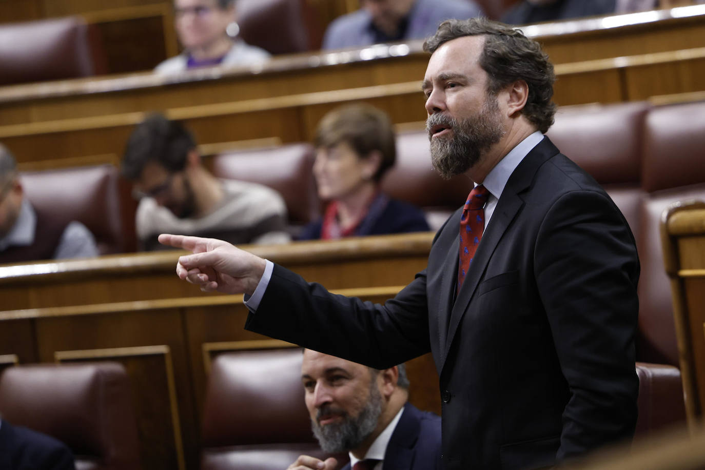 El portavoz de Vox, Iván Espinosa de los Monteros, interviene en la sesión de control al Ejecutivo de este miércoles en el Congreso. 