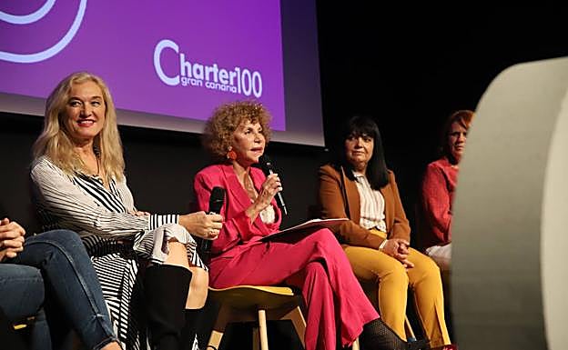 Imagen principal - Charter 100 visibiliza la experiencia de 8 mujeres pioneras en diferentes ámbitos de la vida laboral y social de Canarias
