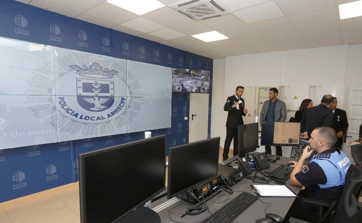 Vigilancia del tráfico a cargo de la Policía Local de Arrecife, en sus nuevas dependencias. 