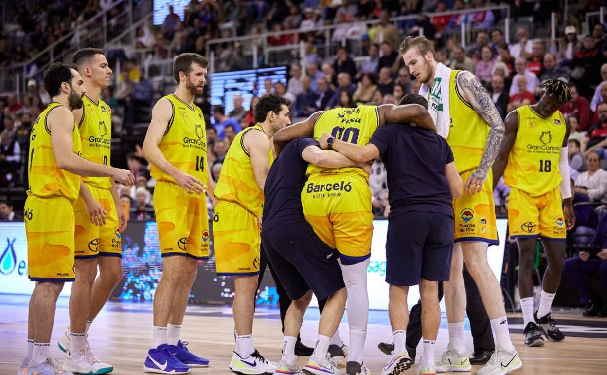 Momento en el que Inglis se retira lesionado el sábado de la pista del Granada. 