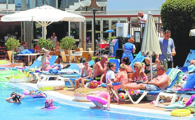 El turismo extranjero marca en febrero nuevo récord, tras superar los 1,2 millones