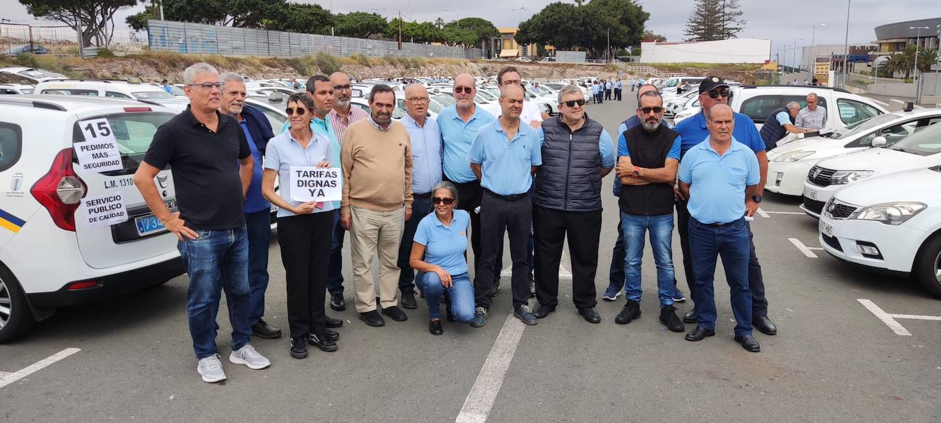 Representantes de los colectivos convocantes de la protesta de este lunes. 