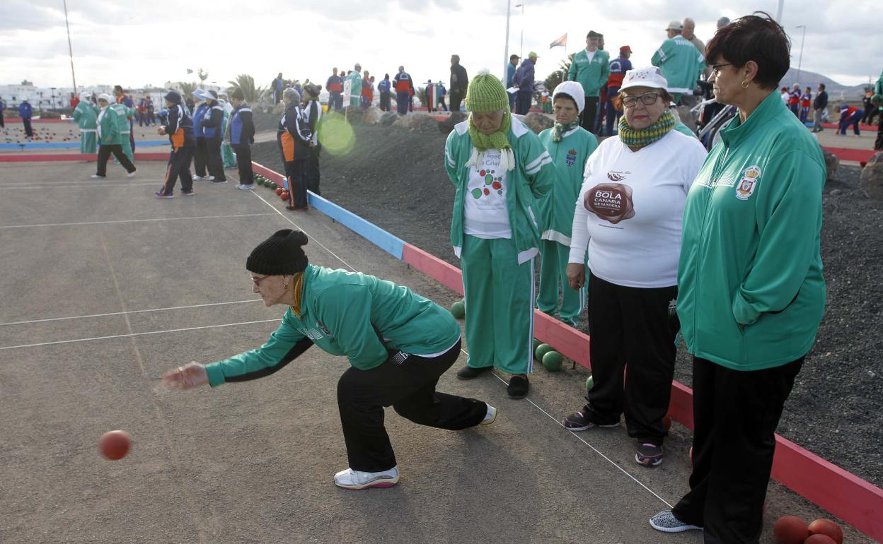 Celebración en fechas pasadas del torneo de bola de rango insular para mayores. 