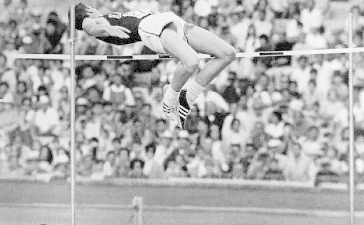 Fosbury asombró al mundo en los Juegos Olímpicos de México'68
