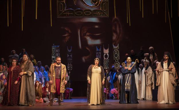 Una imagen del ensayo general de 'Aida', en el Teatro Pérez Galdós. 