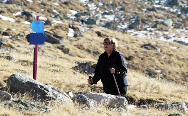 Merkel practica el senderismo durante unas vacaciones en La Gomera en 2018. 