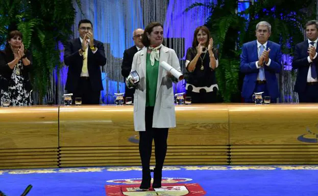 Recogió el premio la mujer de Manolo Vieira, Pepa Hernández.