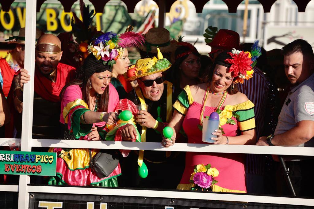 Fotos: Maspalomas se inunda de mascaritas en el carnaval internacional 