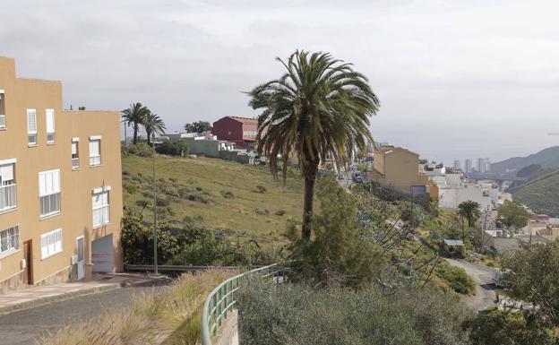 Los vecinos reclaman prolongar la calle Timagada y propiciar su unión con Camilo José Cela