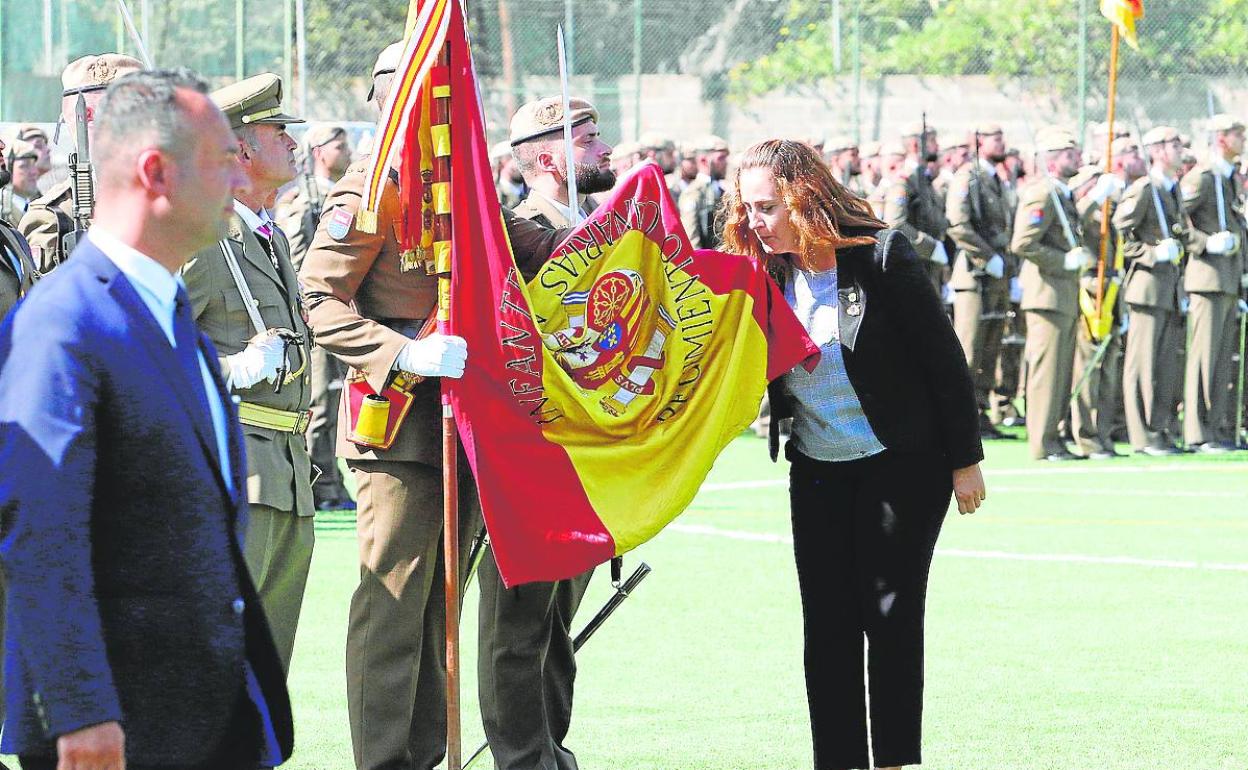magen de archivo de un acto de jura de bandera en el campo de fútbol de San Mateo.
