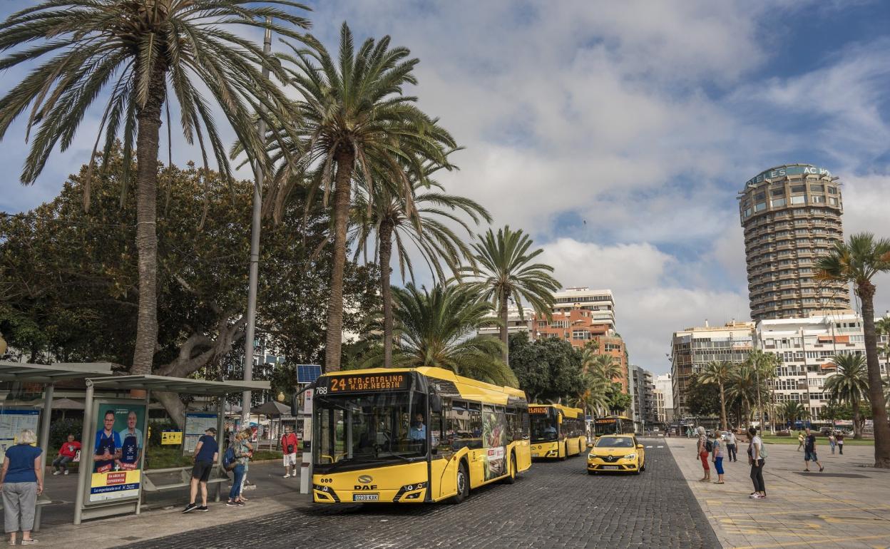 Servicio de Guaguas Municipales en el parque de Santa Catalina. 