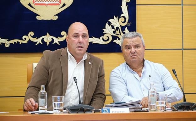 El presidente Sergio Lloret y el consejero Juan Nicolás Cabrera. 