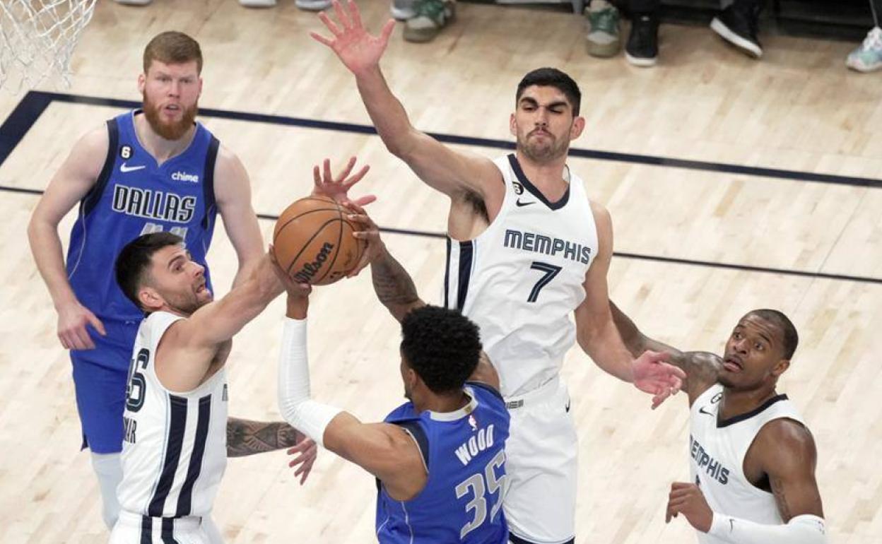 Santi Aldama durante el partido. 
