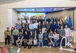 Los premiados y las premiadas posan con representantes del Cabildo majorero y Gobierno canario.