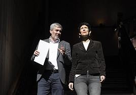 El presidente de Canarias, Fernando Clavijo, junto a la la ministra de Migraciones, Elma Saiz.