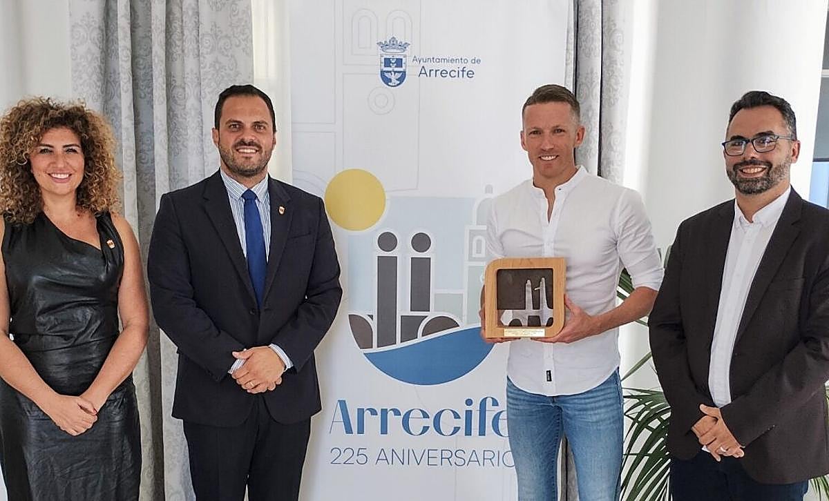 Recepción en Arrecife a Alejandro Hernández Hernández.