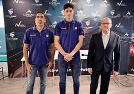 El director deportivo del Granca, Willy Villar -izquierda-, Amar Gegic y el director de Marketing del Grupo Newport, Alejandro Márquez.