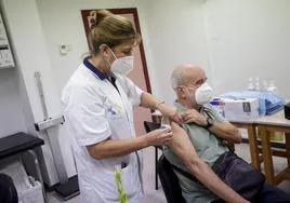 Imagen tomada el primer día de la campaña de la vacunación contra la gripe el pasado mes de octubre en la capital grancanaria.