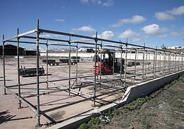 Labores de instalación del escenario.