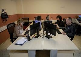 Personal dedicado a baremar en el concurso de estabilización.