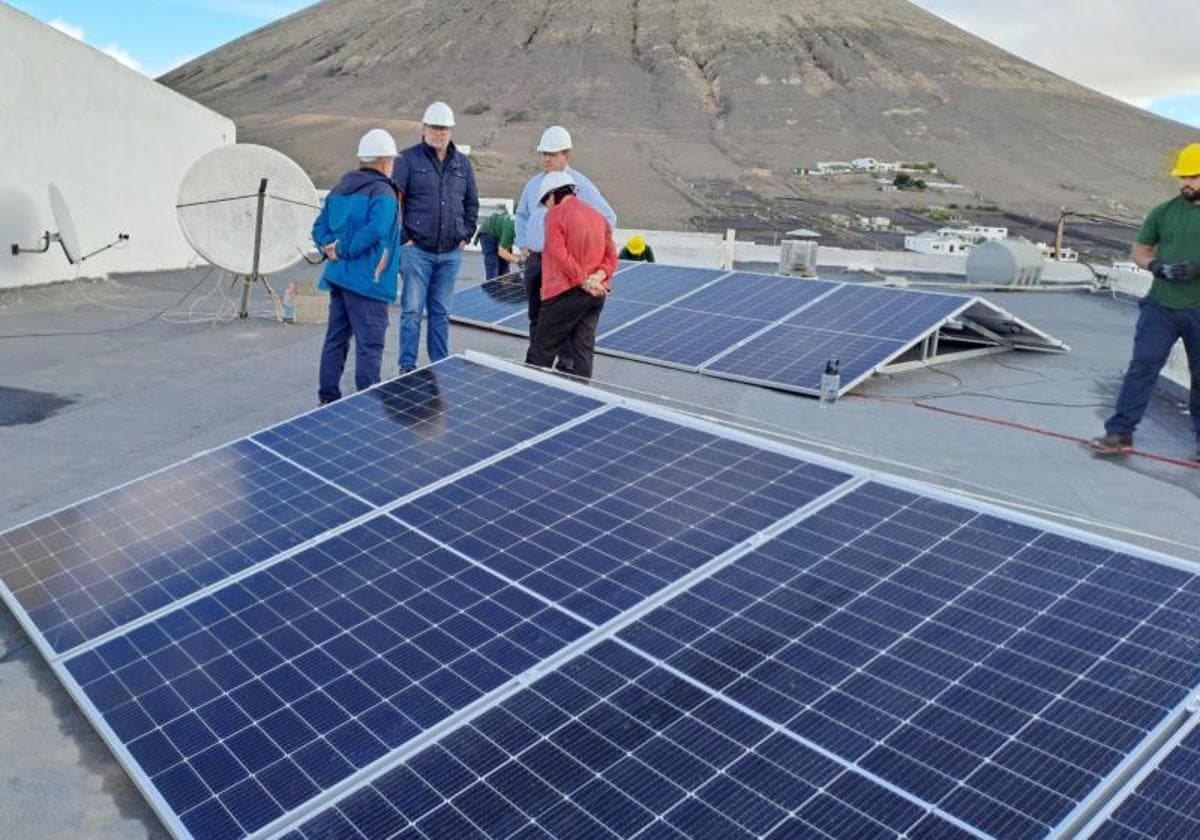 Placas fotovoltaicas en Montaña Blanca