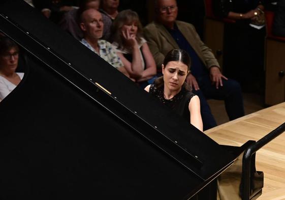 Alexandra Dovgan, este jueves, durante el concierto inaugural del festival en el Auditorio Alfredo Kraus.