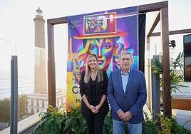 El alcalde de San Bartolomé de Tirajana, Marco Aurelio Pérez, y la concejala de Turismo, Yilenia Vega, en la presentación del cartel del Carnaval Internacional de Maspalomas 2024
