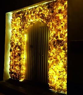 'Pórtico de la gloria ilustrada', instalado por Paco Arana, en TEA, en 2022.