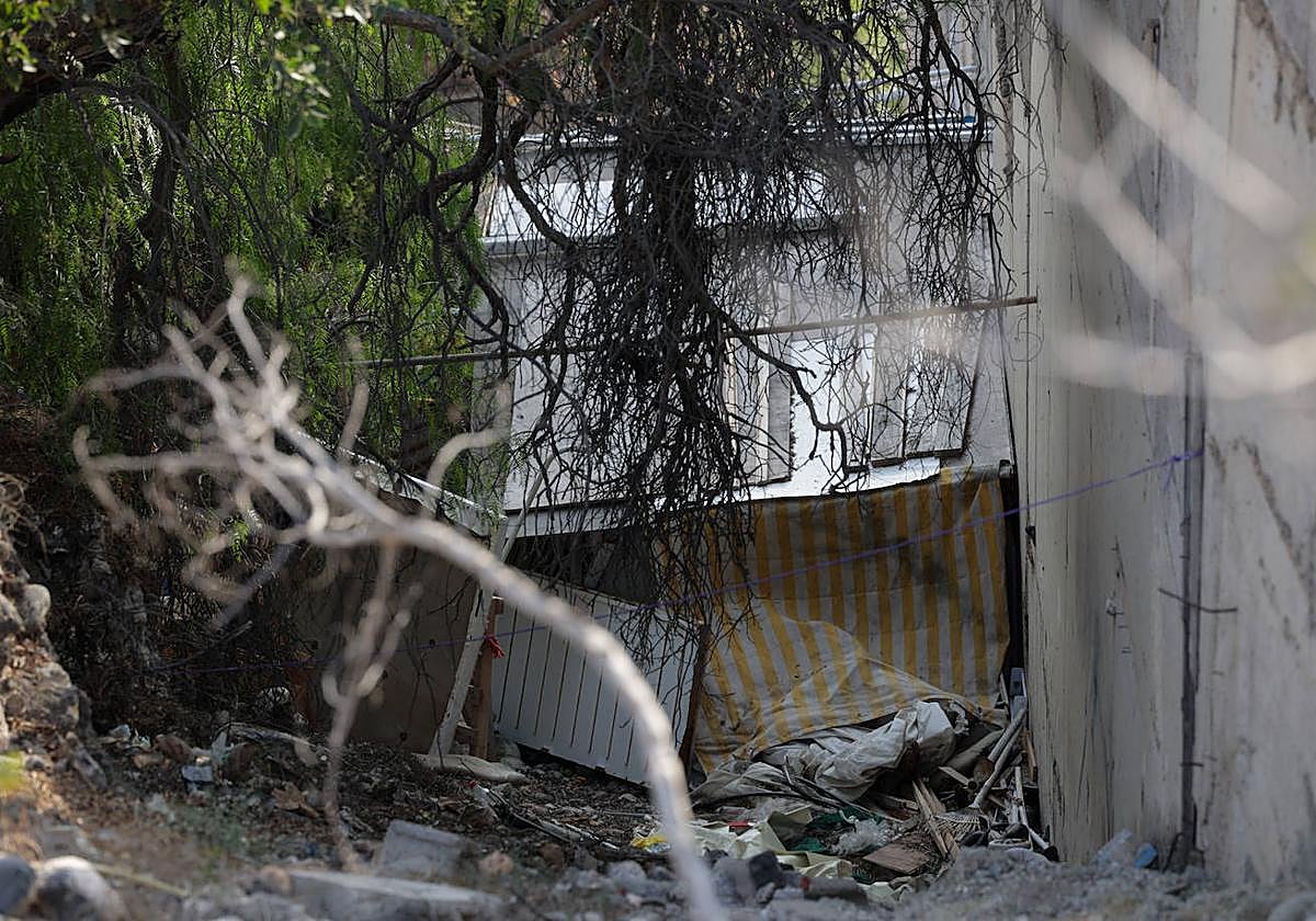 La zona verde que proyectó Rubió i Tudurí acoge infraviviendas improvisadas.