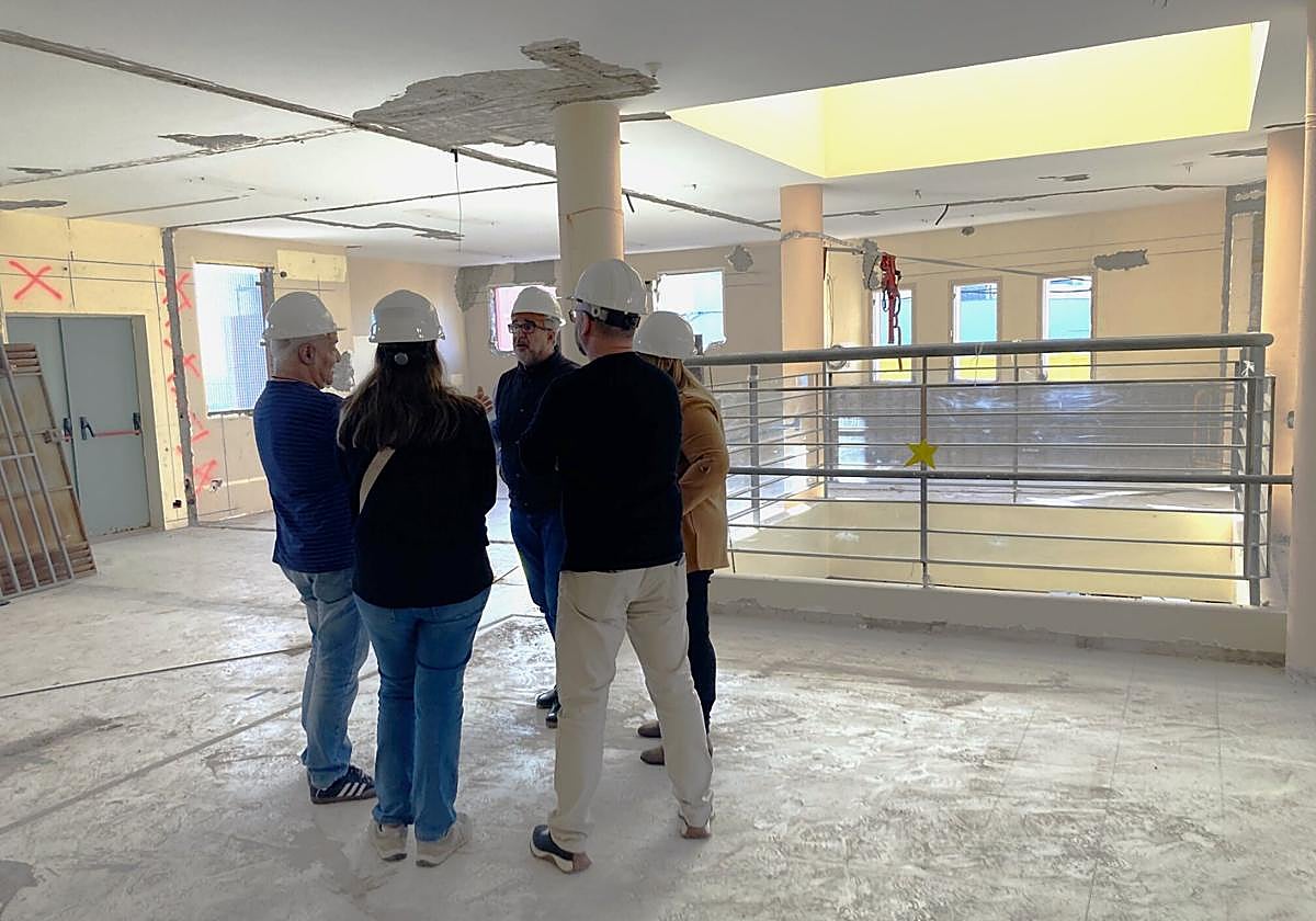 Un momento de la visita del alcalde.