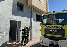 Bomberos del Consorcio insular de Emergencias durante una intervención en Gran Canaria.