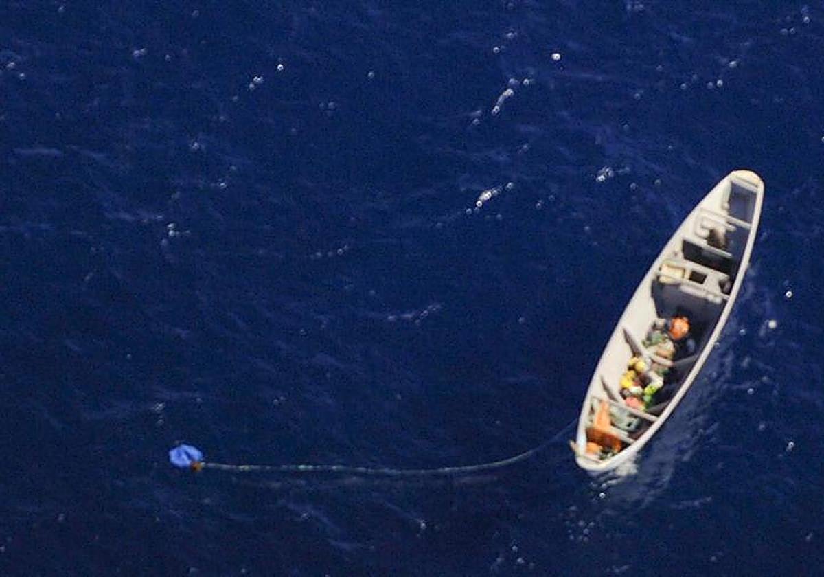 Diez días sin agua en el cayuco 115: los últimos muertos del peor año de la Ruta Canaria