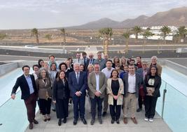 Consejeros de Educación, técnicos del Ministerio y miembros de la Comisión Nacional de Dislexia, antes de su reunión ayer en Lanzarote.
