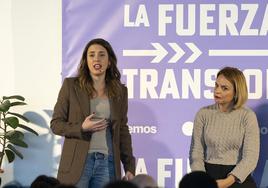 Imagen de archivo de las dirigentes de Podemos Irene Montero (i) y Noemí Santana.