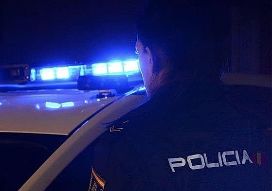 Una agente de Policía Nacional.