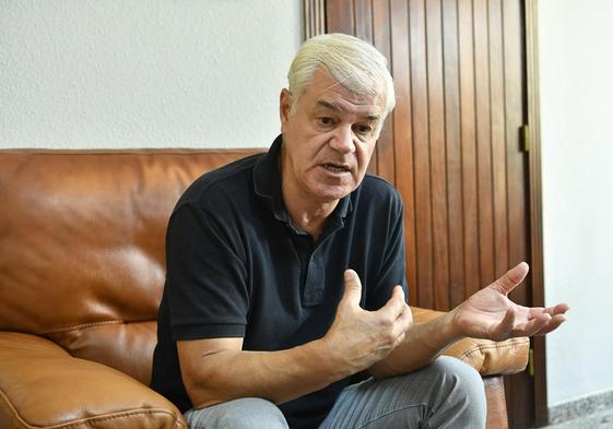 El presidente del Cabildo de El Hierro, Alpidio Armas, pide ayuda para tratar de frenar la salida de cayucos de África.