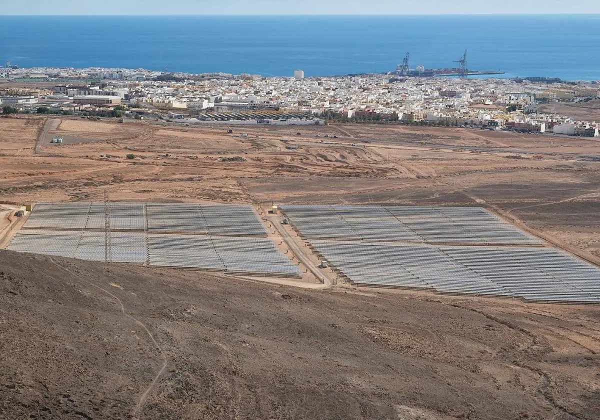 Puerto del Rosario pide al Gobierno que frene los parques eólicos y solares