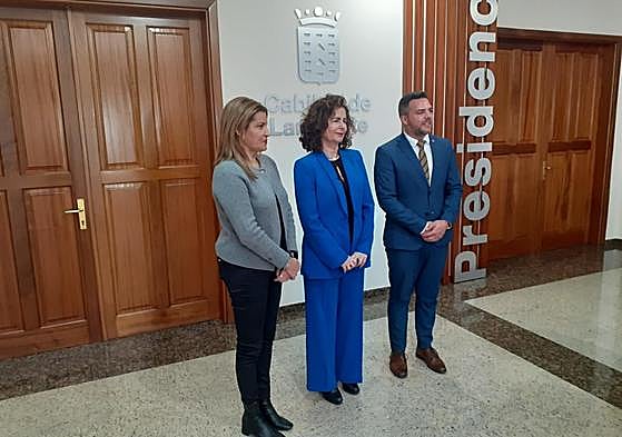 Visita al Cabildo de la consejera Matilde Asián.