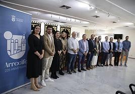 Migdalia Machín, con los concejales del gobierno de la capital, en el salón de plenos.