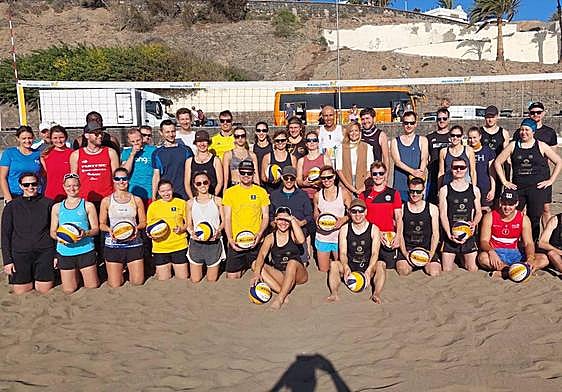 Grupo de jugadores y jugadoras que participaron durante la competición.