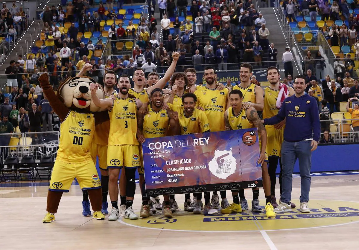 Los jugadores del Dreamland Gran Canaria celebran su clasificación para la Copa del Rey de Málaga 2024.