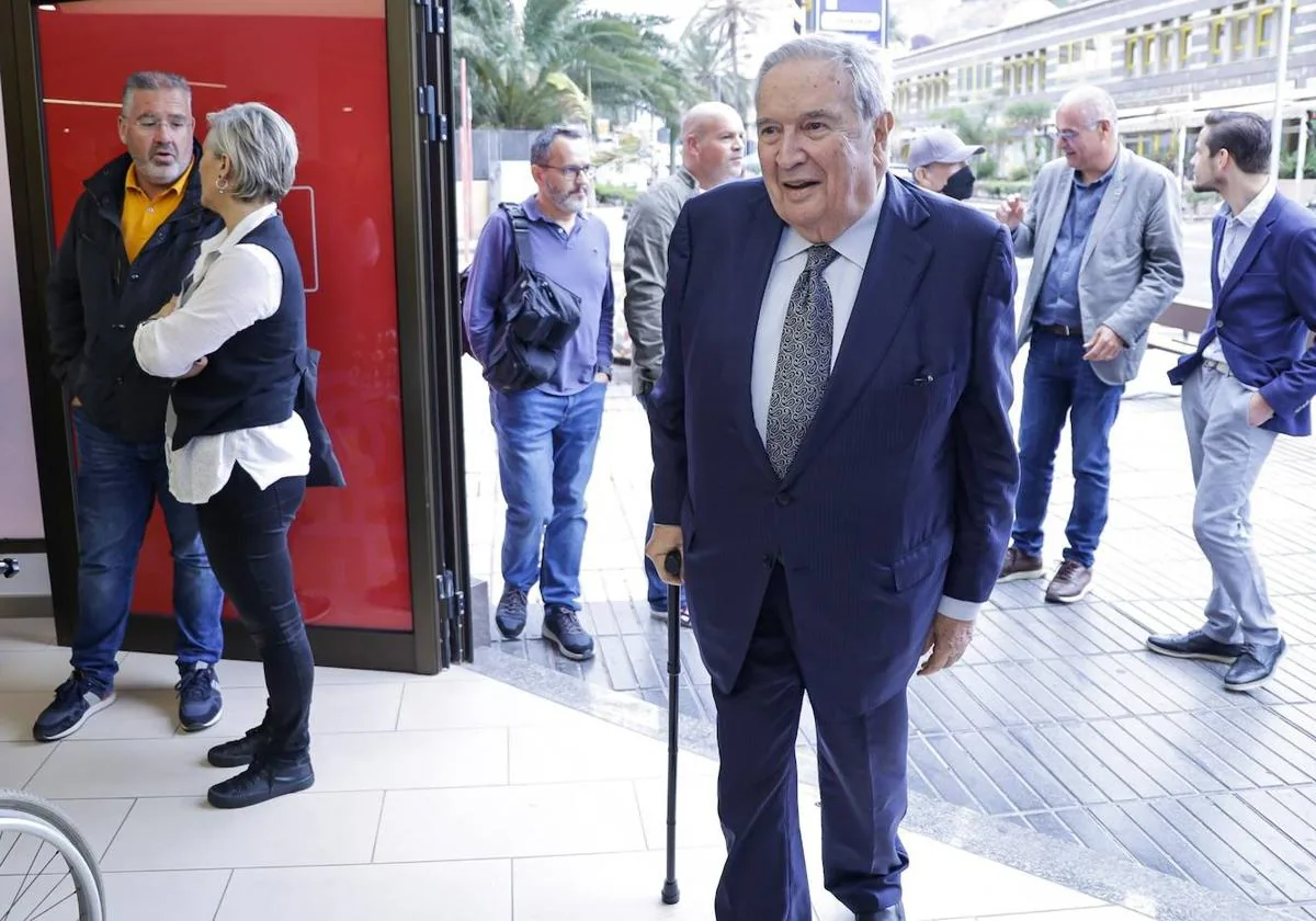 Torres proposes Jerónimo Saavedra as Honorary President of the PSOE Canary Islands