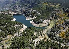 Vista general de la presa de La Cumbre, también conocida como de Los Hornos.