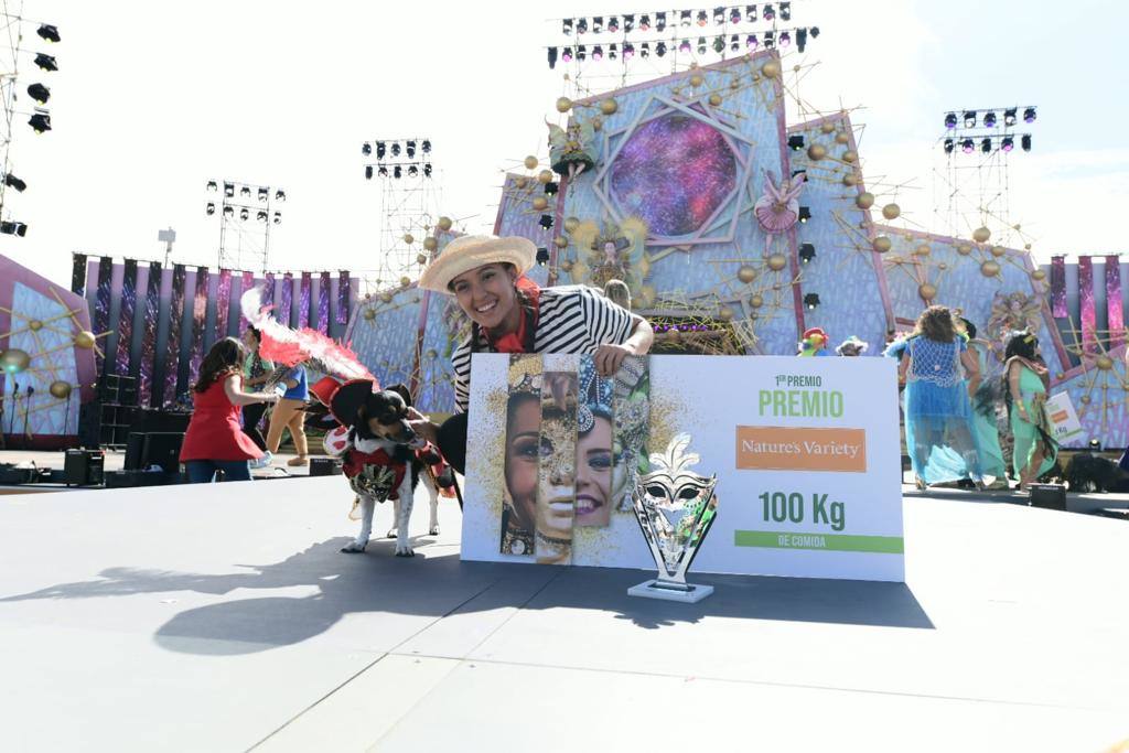 El escenario del Puerto acoge el carnaval más perro