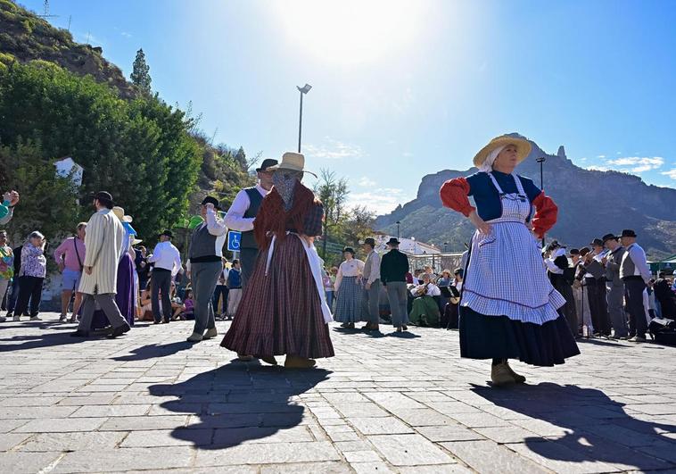 Imágenes de la fiesta del Almendro en Flor en el municipio de Tejefa.