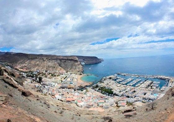 Vista del enclave turístico y urbano de Playa de Mogán.