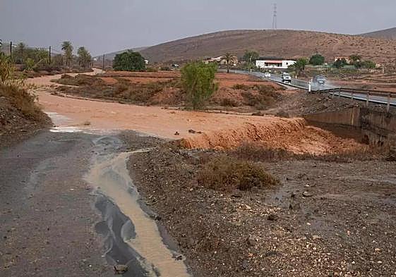 Barranco de Agua de Bueyes corriendo el pasado 22 de diciembre de 2023.