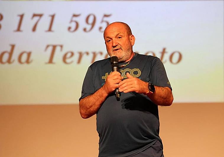 Oiarzabal, en un momento de su conferencia en el Nuevo Teatro Viejo de Arucas.