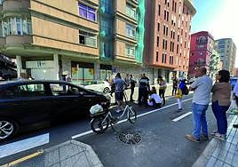 Imagen de la joven atendida tras ser atropellada en la calle República Dominicana de la capital grancanaria.