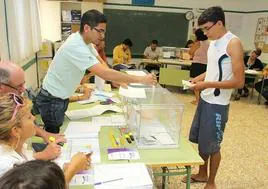 Votantes en una cita electoral de la pasada década.